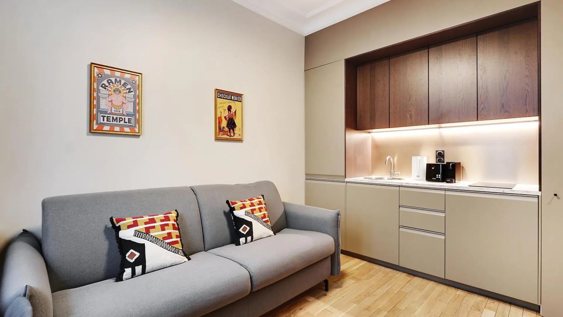 Pick A Flat's In Montmartre - Rue Marcadet *